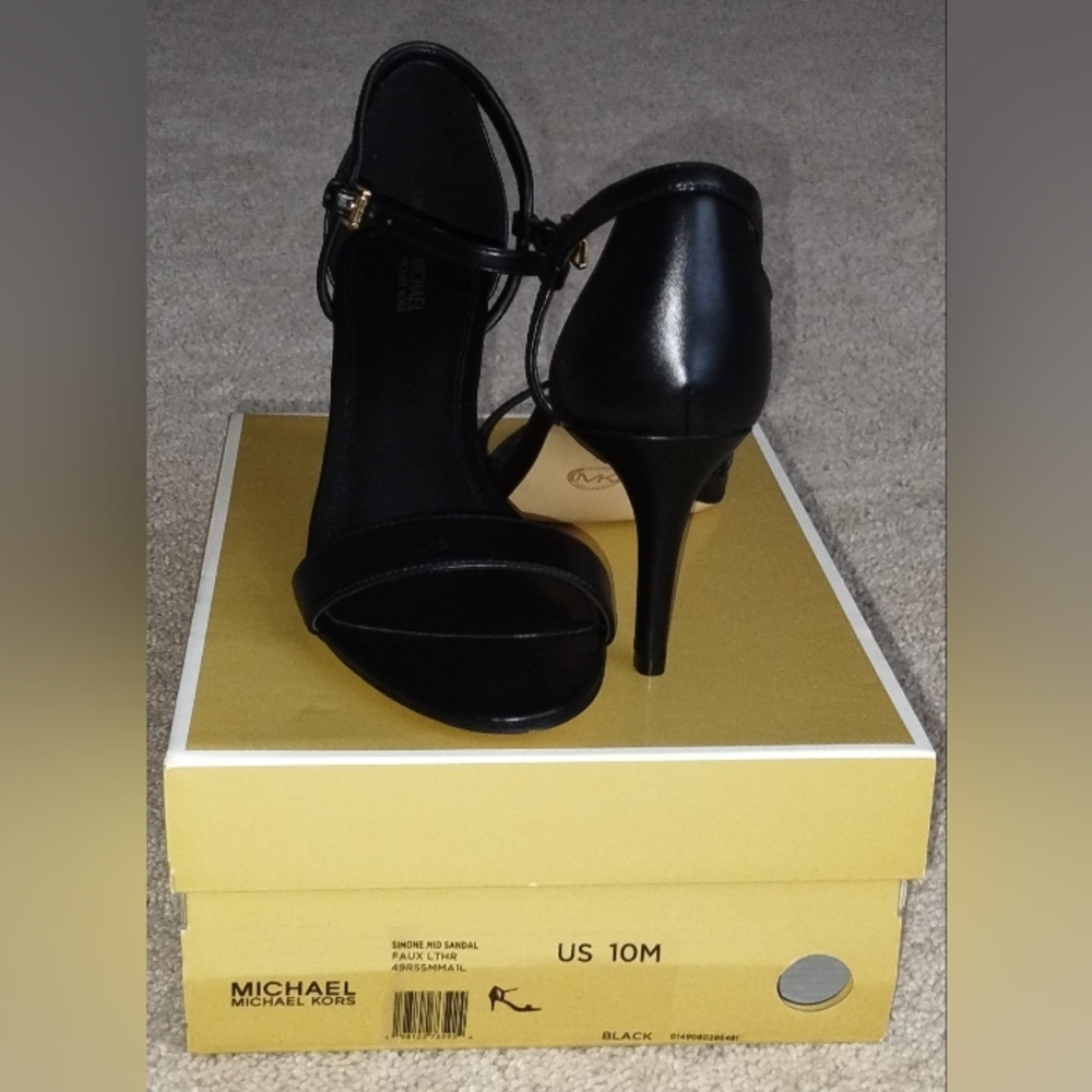 Michael Kors Simone Black Sandals. 10M New With Box.